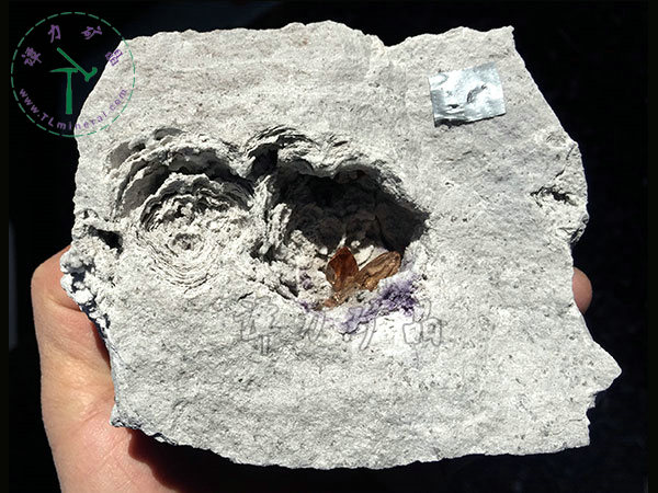 托帕石（黃玉）+流紋巖，美國，17x15x13cm